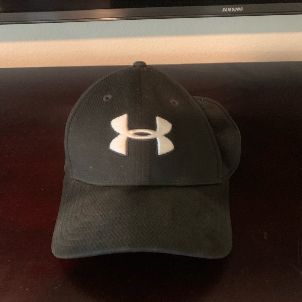 Under armour black hat medium/large